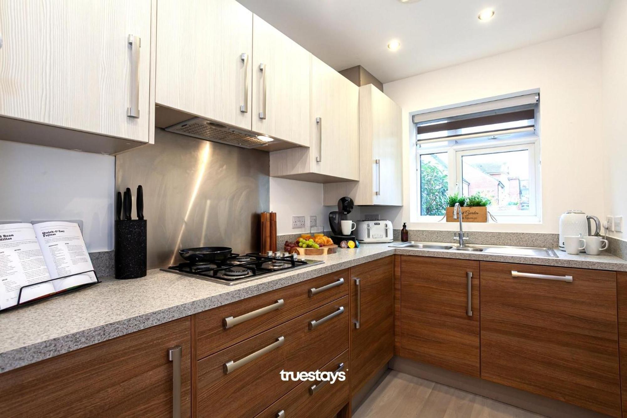Ambassador House By Truestays - Luxury 4 Bedroom House In Stoke-On-Trent Etruria Extérieur photo