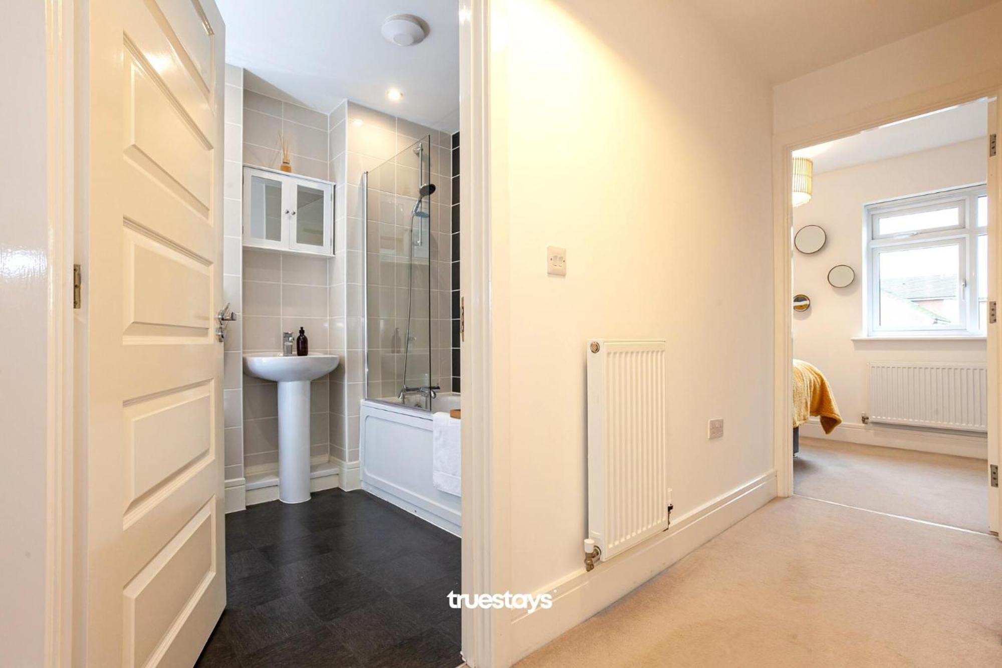 Ambassador House By Truestays - Luxury 4 Bedroom House In Stoke-On-Trent Etruria Extérieur photo
