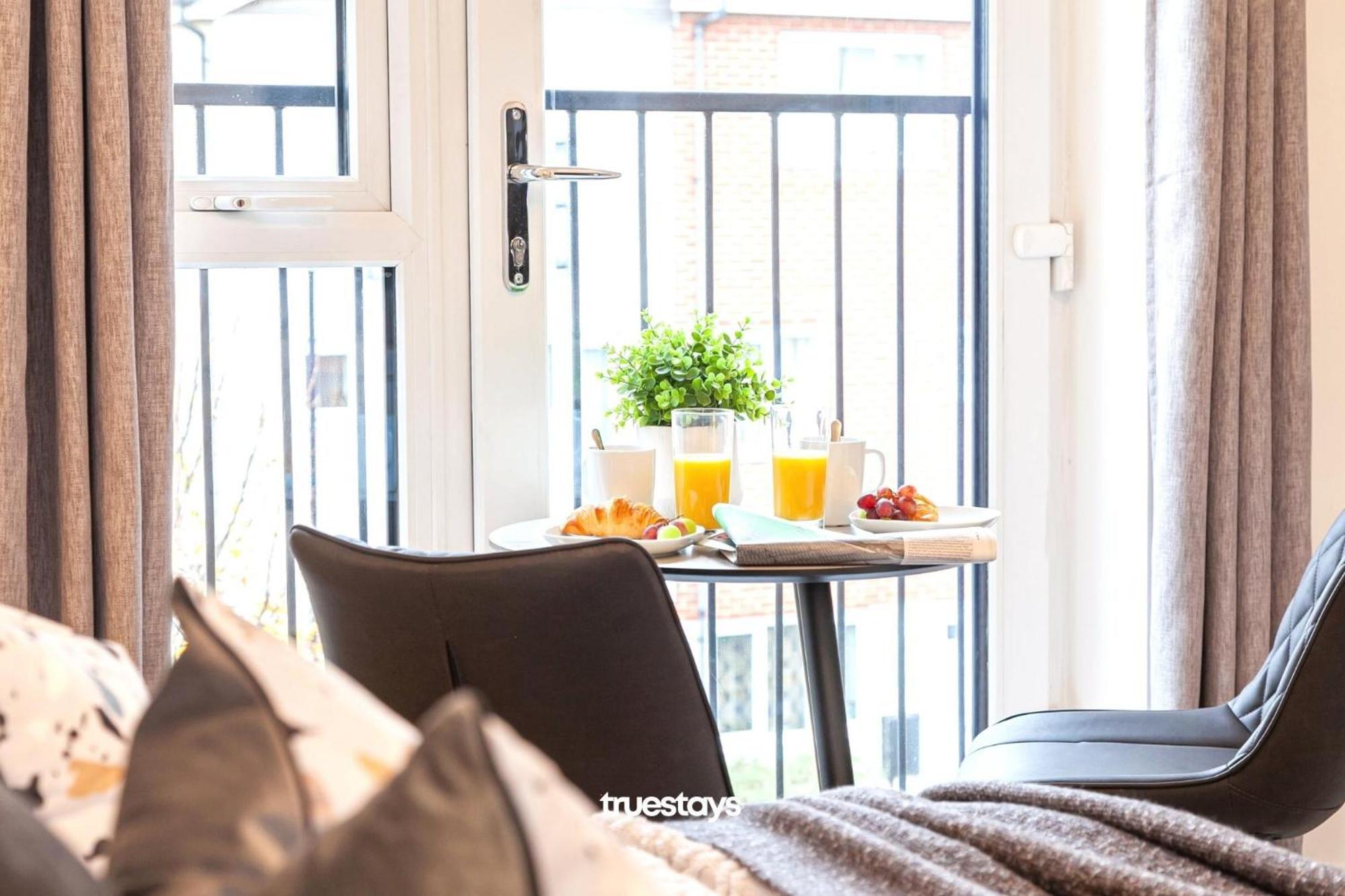 Ambassador House By Truestays - Luxury 4 Bedroom House In Stoke-On-Trent Etruria Extérieur photo