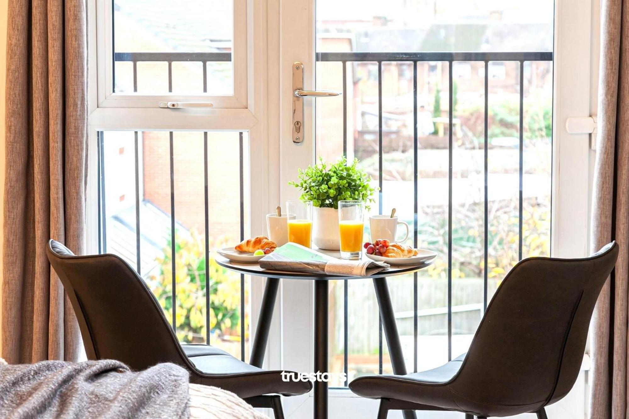 Ambassador House By Truestays - Luxury 4 Bedroom House In Stoke-On-Trent Etruria Extérieur photo