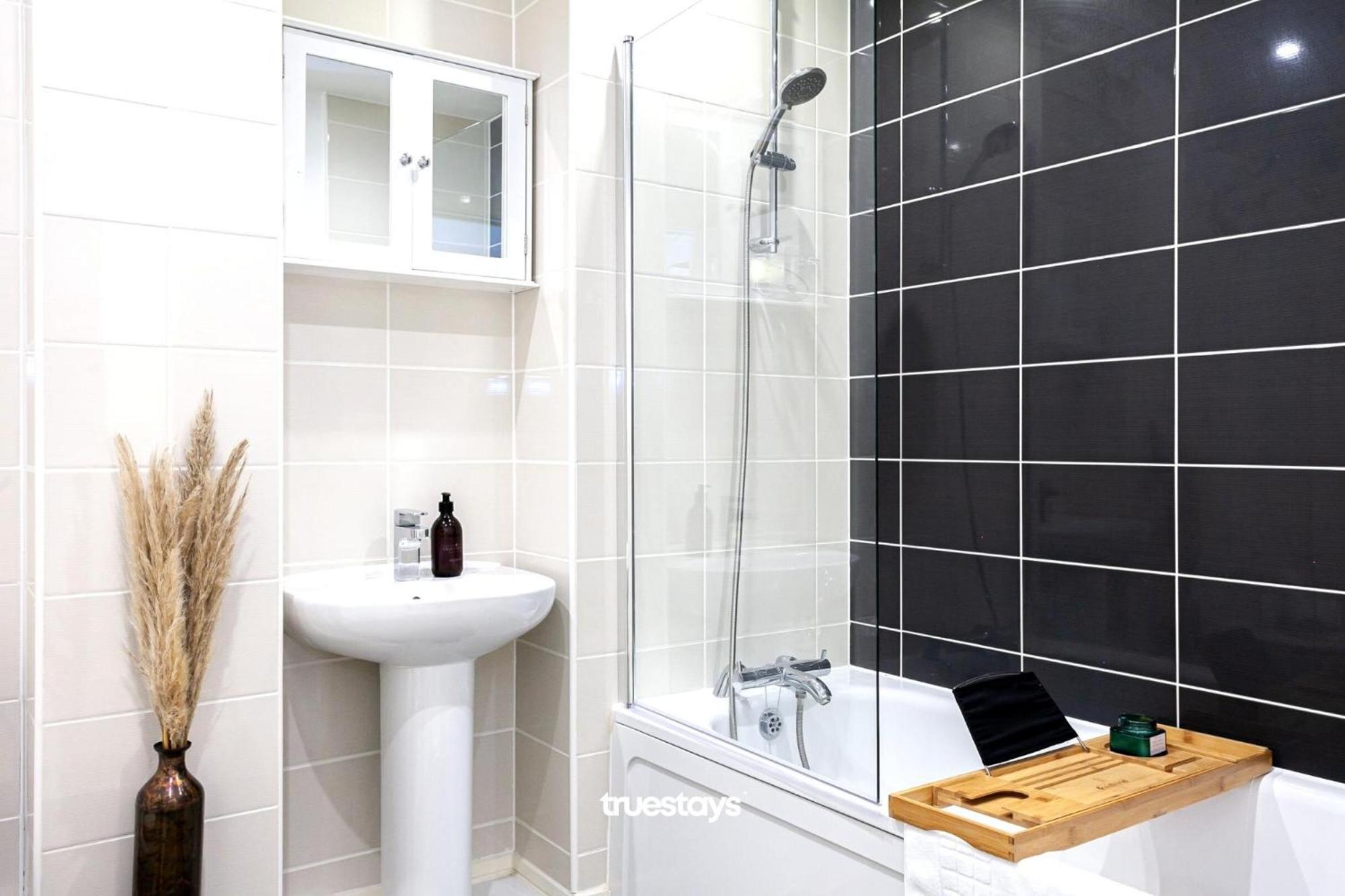 Ambassador House By Truestays - Luxury 4 Bedroom House In Stoke-On-Trent Etruria Extérieur photo