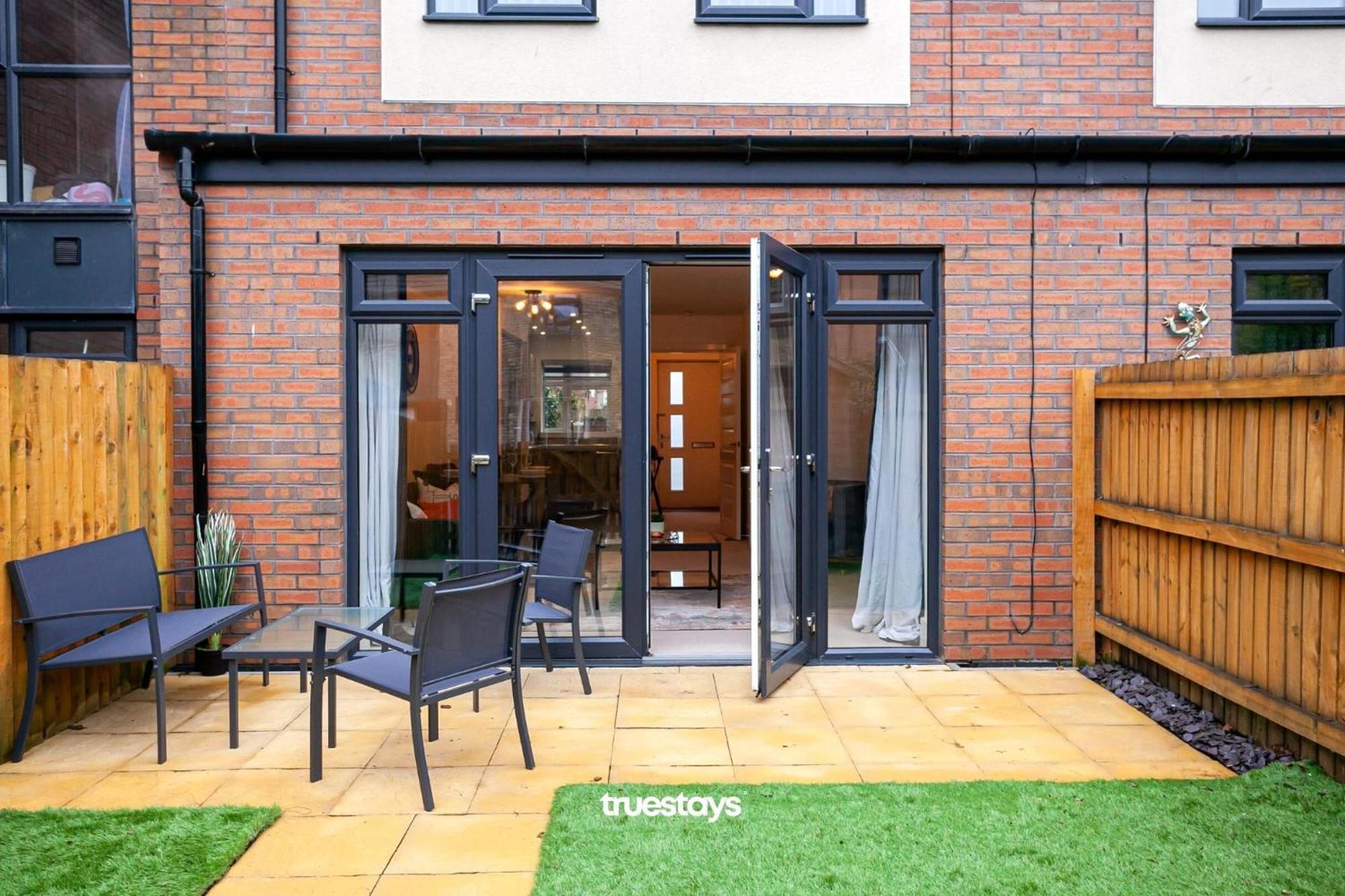 Ambassador House By Truestays - Luxury 4 Bedroom House In Stoke-On-Trent Etruria Extérieur photo