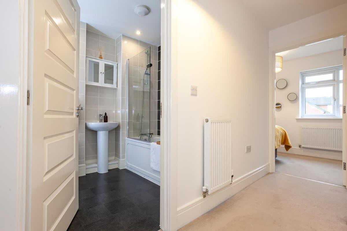 Ambassador House By Truestays - Luxury 4 Bedroom House In Stoke-On-Trent Etruria Extérieur photo