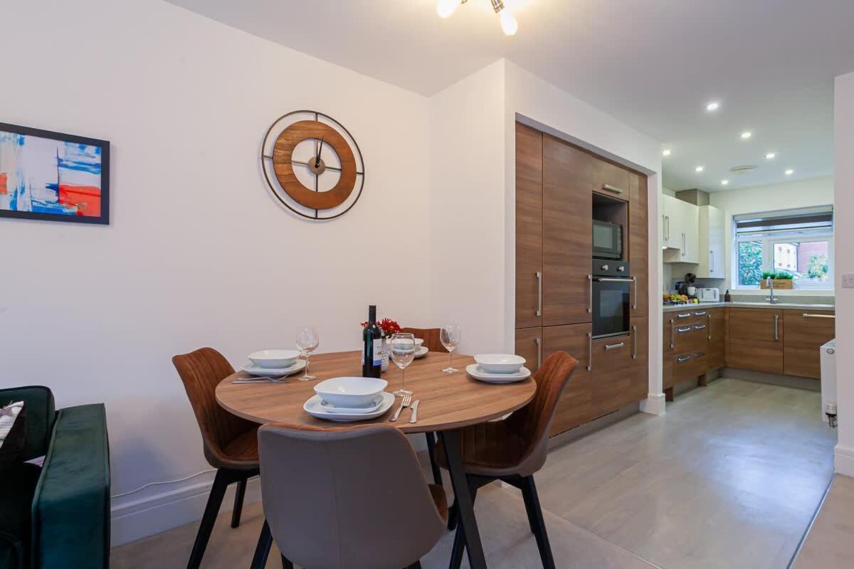 Ambassador House By Truestays - Luxury 4 Bedroom House In Stoke-On-Trent Etruria Extérieur photo