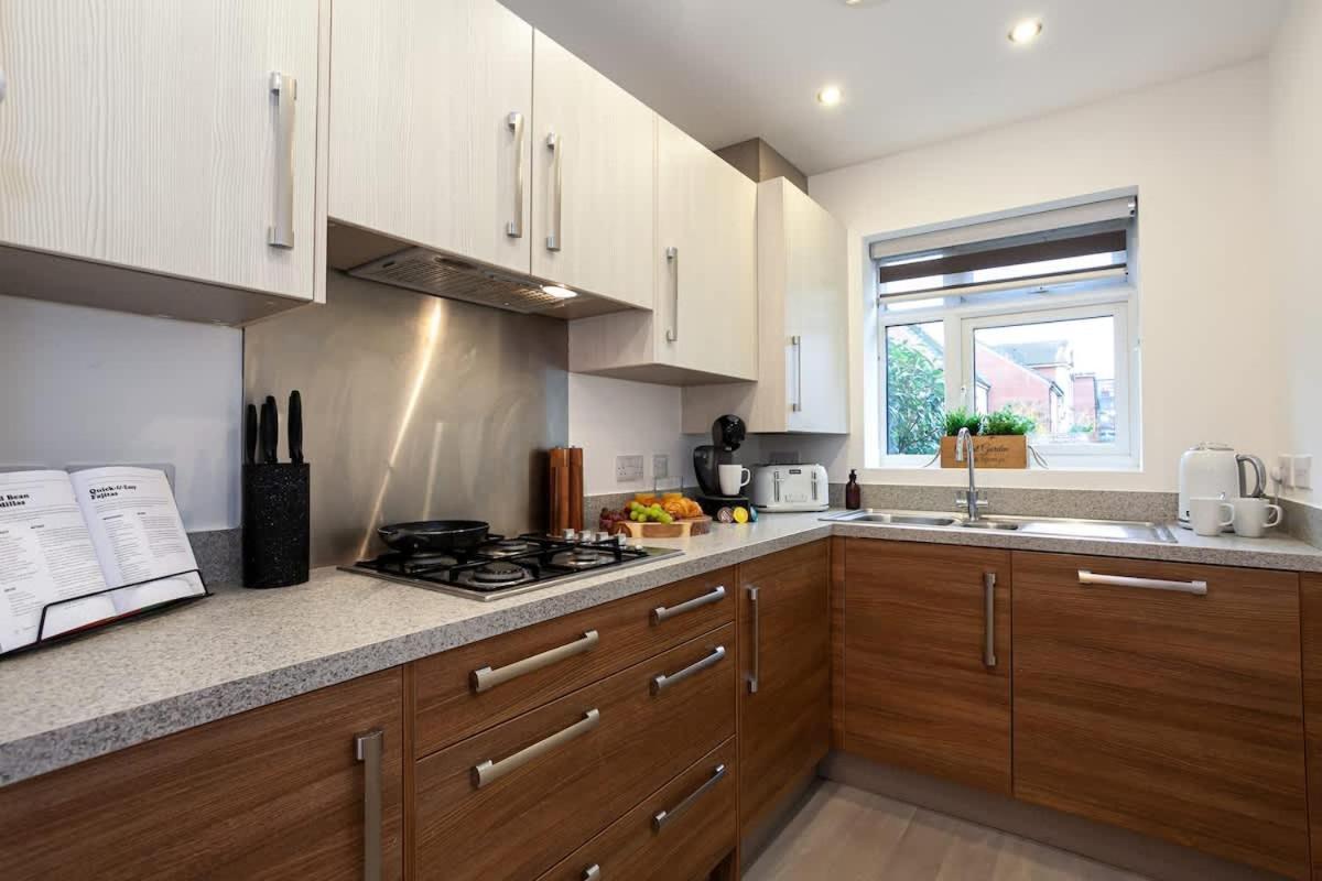 Ambassador House By Truestays - Luxury 4 Bedroom House In Stoke-On-Trent Etruria Extérieur photo